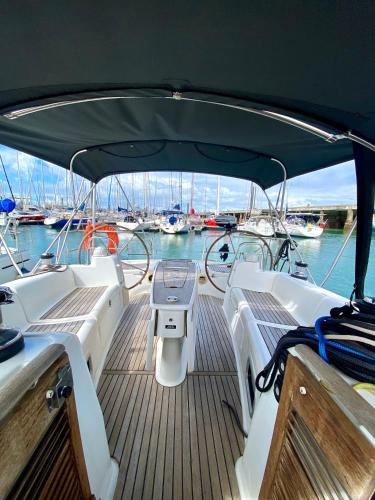 Expérience à bord à La Rochelle sur un voilier Océanis 40