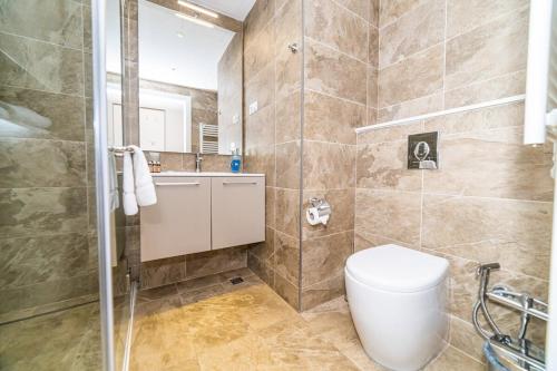 Ένα μπάνιο στο Alliance Palace Marriot floor 35