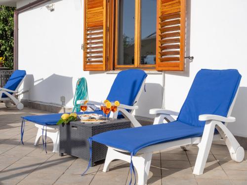 Un lugar para sentarse en Giardino di Nonno Lucio - Surrounded by Lemon Tree