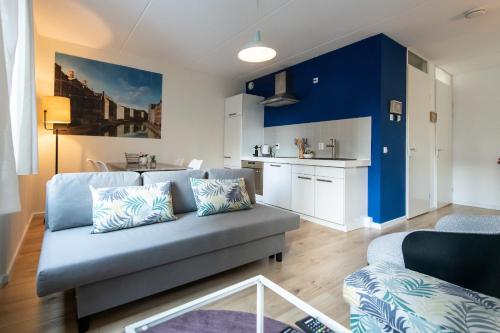 a living room with a couch and a kitchen at Aparthotel North Spacious Suite for 6 Guests in Amsterdam