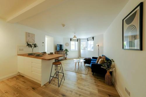 Dapur atau dapur kecil di Grange Road Two Bedroom Flat