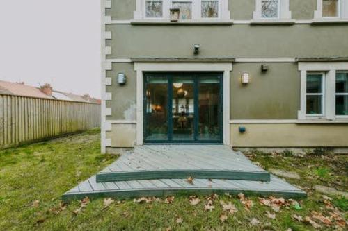 The unicorn's house sleeps 10 people photo 17
