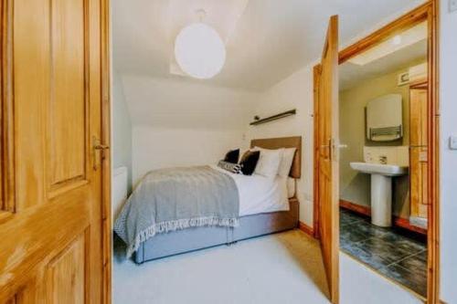 The unicorn's house sleeps 10 people photo 18