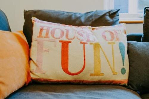 The unicorn's house sleeps 10 people photo 30