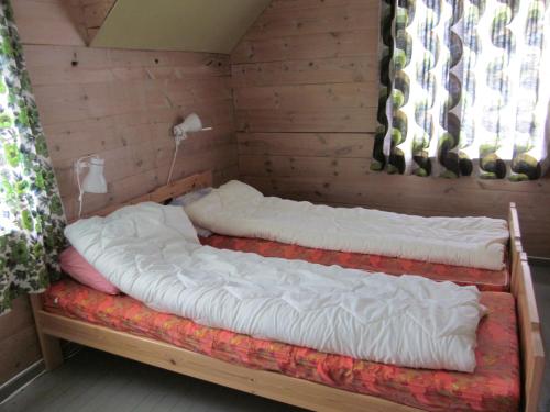 מיטה או מיטות בחדר ב-The blue house, Røldal