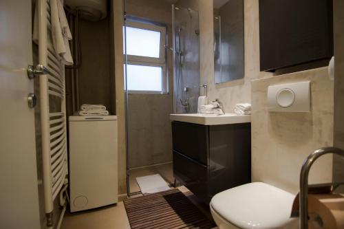 Vonios kambarys apgyvendinimo įstaigoje Studio Apartment Picasso