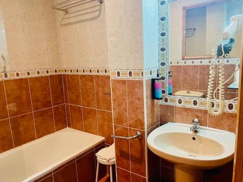 a bathroom with a sink and a bath tub and a sink at Hotel Torre San Juan in San Juan de Alicante