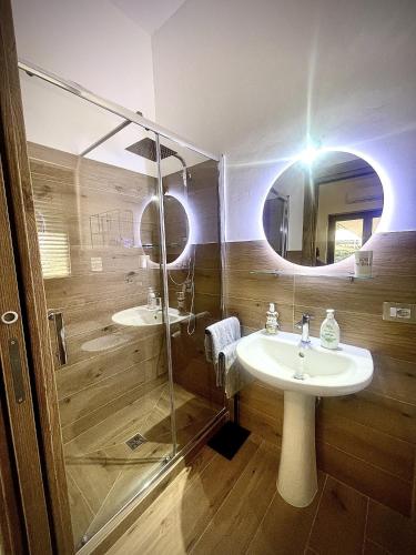 a bathroom with a sink and a shower at Rosa Room in Castelnuovo Cilento