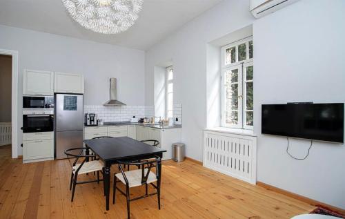 Kuchyň nebo kuchyňský kout v ubytování Tranquil 1BR Sololaki Apt - By Wehost