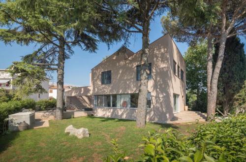 VALDORA - Luxury villa with heated pool