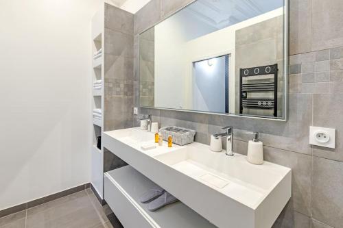 Newly renovated apt near La Madeleine