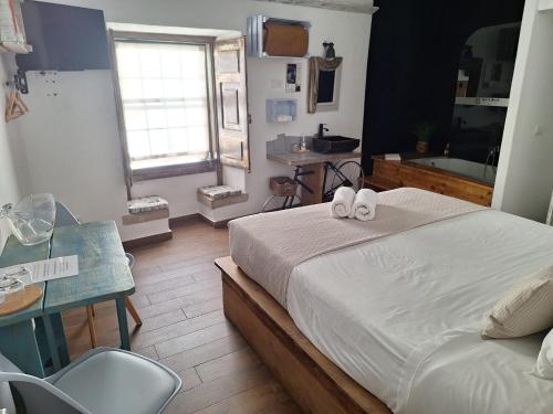 a bedroom with a bed with two towels on it at Lovin Book Guesthouse in Óbidos