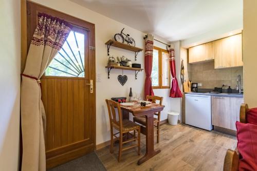 Photo de la galerie de l'établissement Studio for 2 people perfect for mountain lovers!, à Albiez-Montrond