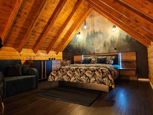 a bedroom with a bed and a couch at Rogate Chatki in Lutowiska