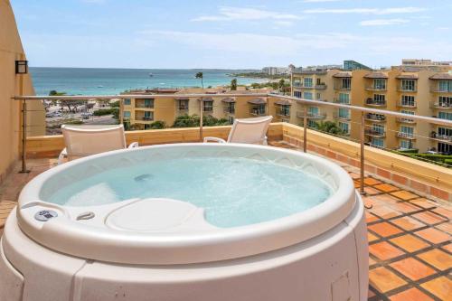 Beachfront - Tropical Penthouse 1BR condo - BG532