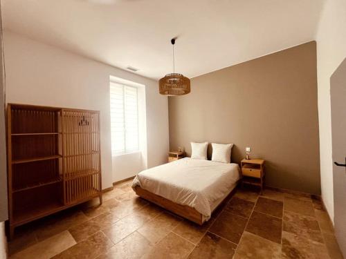 Ένα ή περισσότερα κρεβάτια σε δωμάτιο στο Villa André à Nîmes
