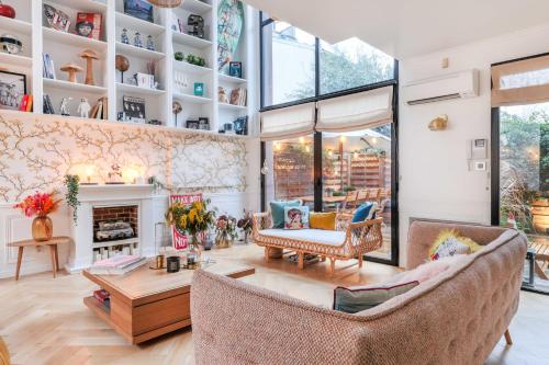 Exceptional house with Terrace and Parking à Courbevoie