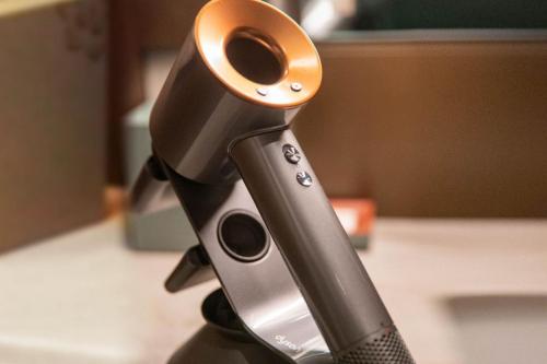 a black and silver microphone on top of a counter at 西安曲江芳林苑酒店 in Xi'an