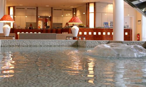 a fountain in the middle of a building with water at relexa Hotel Frankfurt am Main (Superior) in Frankfurt/Main