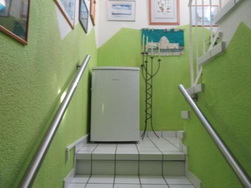 a small bathroom with green walls and stairs at Doms-Baumhammer, Auf dem Baer 4 in Viersen