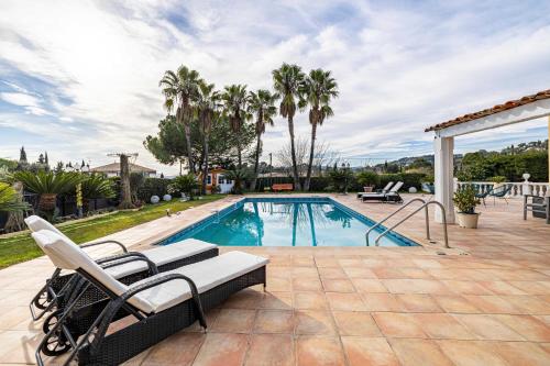 Πισίνα στο ή κοντά στο Luxurious Private 6-bed villa with Pool Mougins