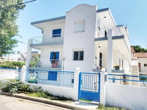 Το κτήριο όπου στεγάζεται  το διαμέρισμα