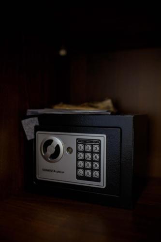 a black and silver microwave sitting on a table at Pyramids Sunshine View in Cairo