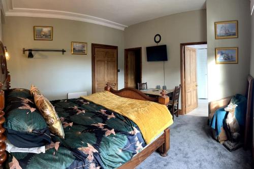 a bedroom with a bed and a desk in it at Jubilee View, Studio Apartment in Matlock Bath in Matlock Bank