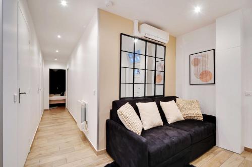 Enchanting 2 BDR Parisian Apartment