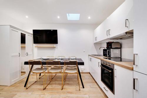 Enchanting 2 BDR Parisian Apartment