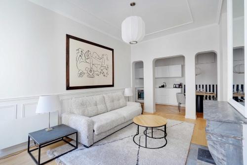 Appartement Moderne Champs-Elysées - Saint Honoré