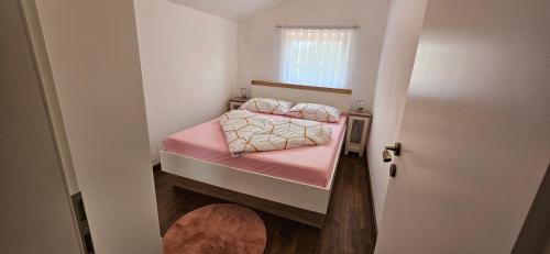 Postel nebo postele na pokoji v ubytování Melek
