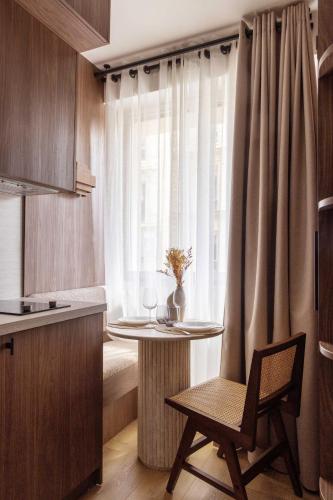 Magnificent Studio with A-C - 2P - Champs-Élysées