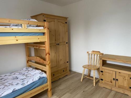 a bedroom with a bunk bed and a desk at Magnifique maison spa in Aix-en-Ergny