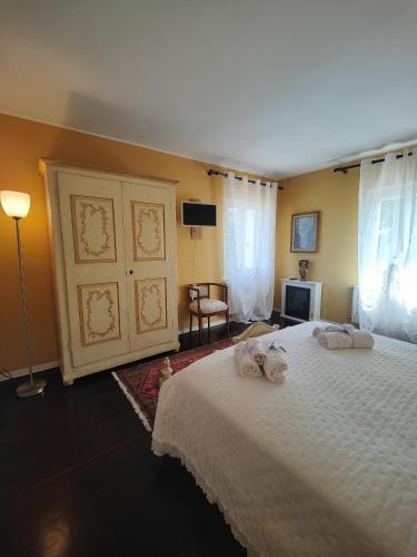 a bedroom with a large bed with towels on it at Casa del sole in Rivarotta