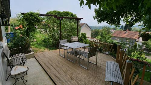 Un balcón o terraza en La Cadanise, Suite du Parc
