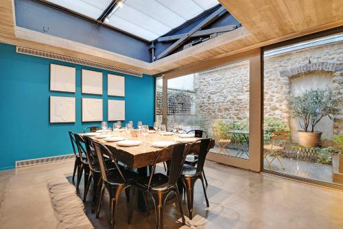 a large dining room with a long table and chairs at Fabulous House - a Gem in Chic Western Paris in Paris