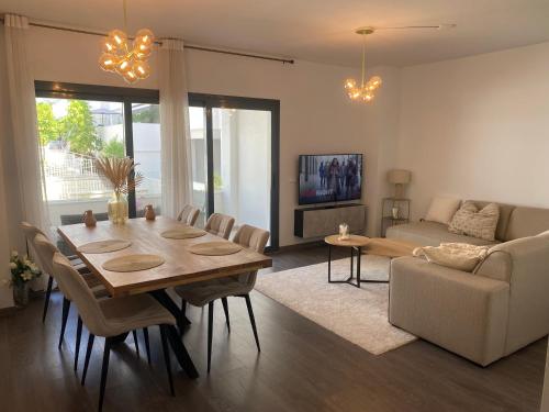 Luxury apartment with pool in Estepona-centre