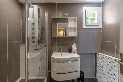 Cosy 2-Bedroom apartment - close to Martinez Hotel
