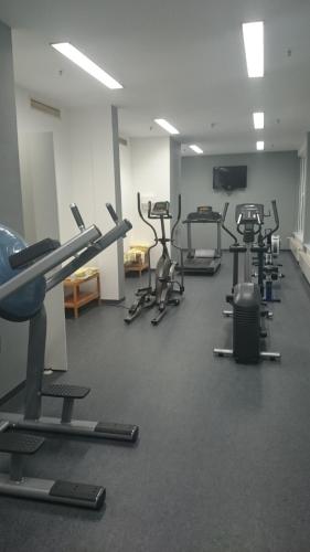 a gym with a bunch of exercise equipment in a room at relexa Hotel Frankfurt am Main (Superior) in Frankfurt/Main