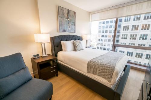 Ένα ή περισσότερα κρεβάτια σε δωμάτιο στο Spacious Apt Downtown