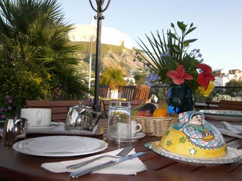 Gallery image of Hotel Villa Verde in Ischia