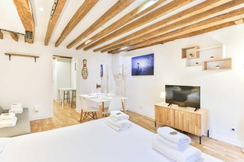 Dazzling studio Caire