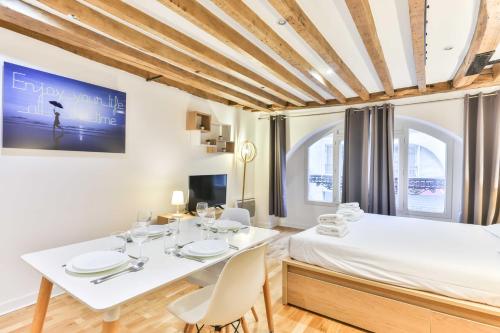 Dazzling studio Caire