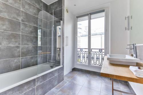 Spacious apt - 2BR-4P - Montmartre-Moulin Rouge