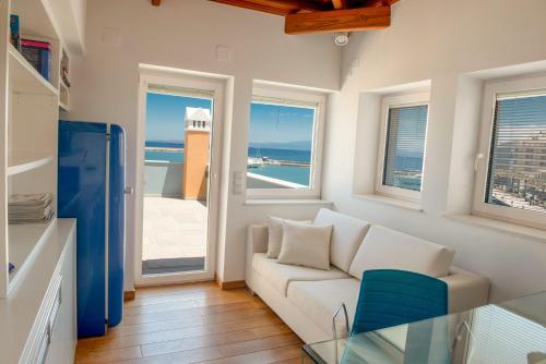 Sideratos Luxury Sea View City Apartment