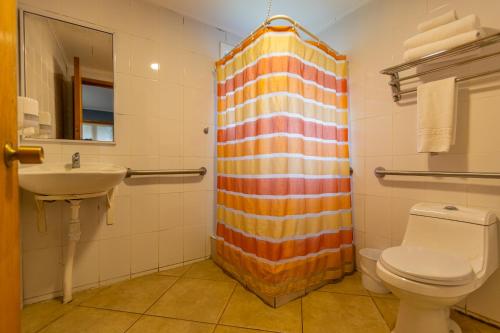 Un baño de Parque San Juan - Héroes Parques