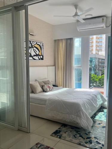 Una cama o camas en una habitación de Cozy 1 bhk near Aster Hospital
