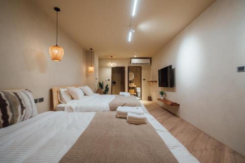 a hotel room with two beds and a tv at Sweetfun in Ruifang