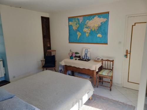 Gambar di galeri bagi Chambre et terrasse dans une ancienne bergerie di Olargues